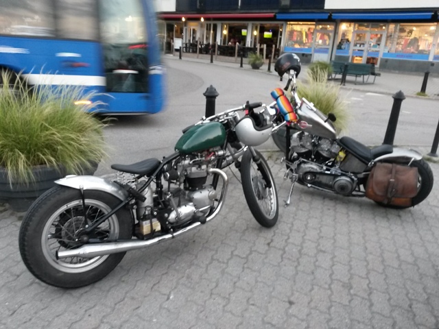 Triumph bobber med en Shovel head kompis